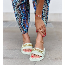 Chanclas verdes decoradas con cadena Borgo 1