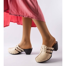 Zuecos beige de Custer 1