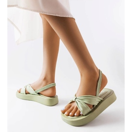 Sandalias verdes con plataforma de Montagna 2