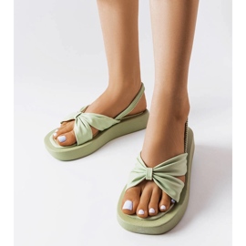 Sandalias verdes con plataforma de Montagna 1