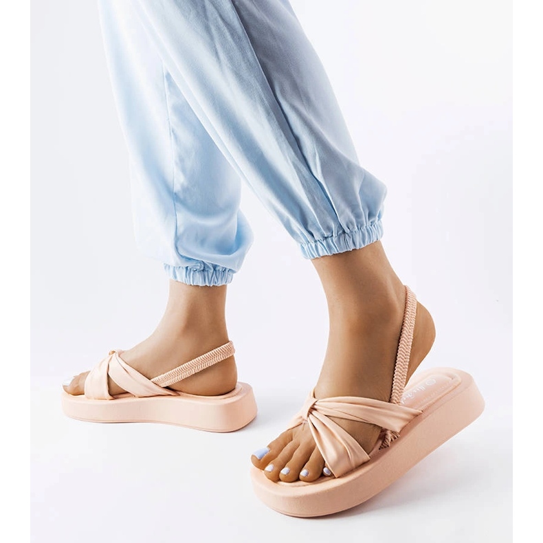 Sandalias beige con plataforma de Montagna 2