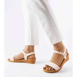 Sandalias beige con cuña de Loggia 1