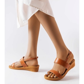 Sandalias marrones con cuña de Grottazzolina marrón 1