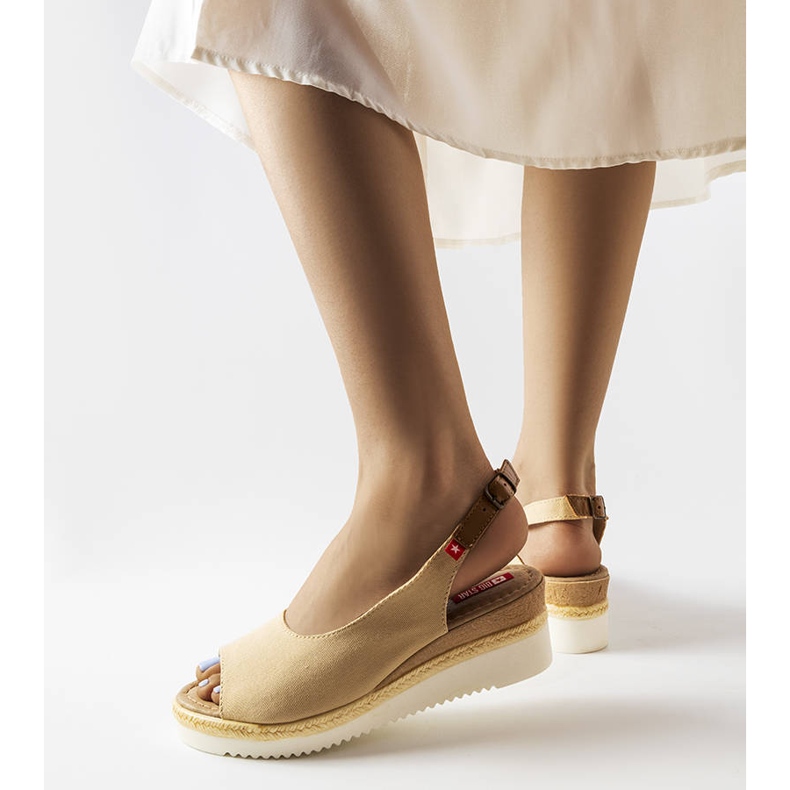 Sandalias cuña Big Star beige JJ276049 1