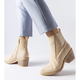 Botines beige de ante ecológico con tacón bajo Sovere 2