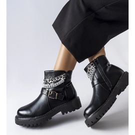 Botines negros con cadenas decorativas de Mezzavia 2