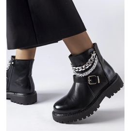 Botines negros con cadenas decorativas de Mezzavia 3