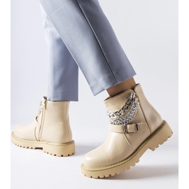 Botines beige con cadenas decorativas de Mezzavia 2
