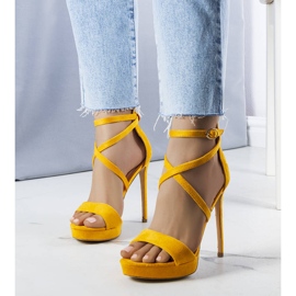 PA1 Sandalias amarillas de tacón alto de Dorian. amarillo 1