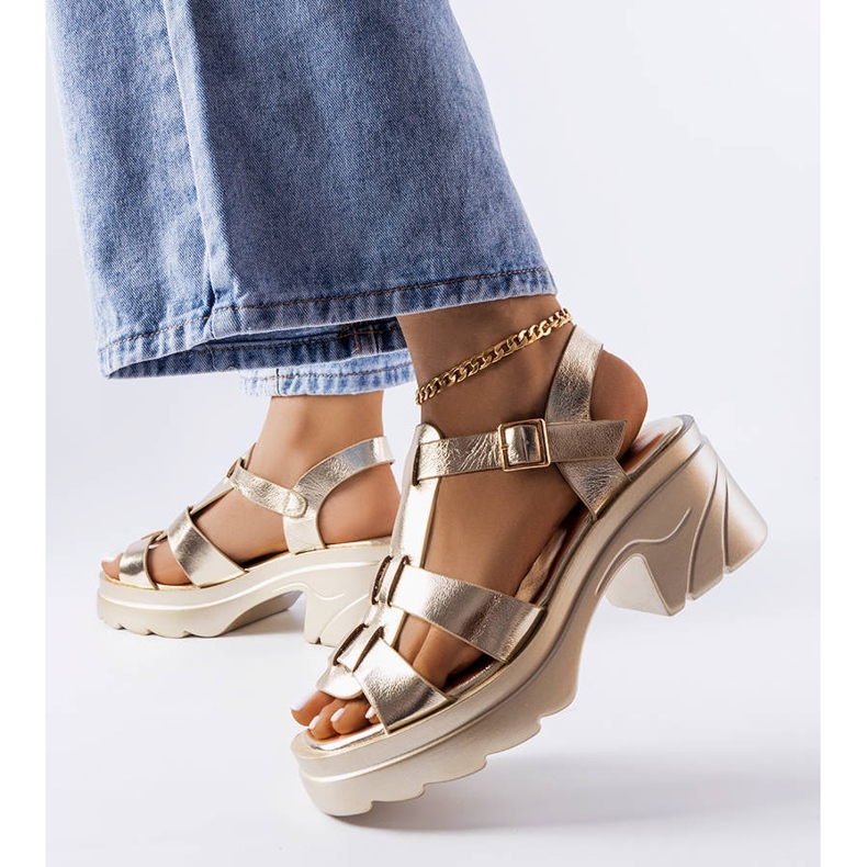 BM Sandalia tacón stiletto dorado atardecer 2