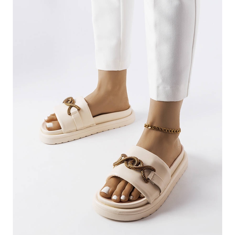 Chanclas beige con plataforma de Frédérique 1