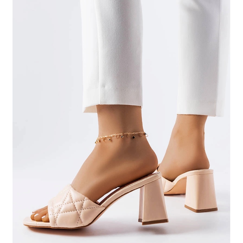 Sandalias de tacón beige de Merley 1