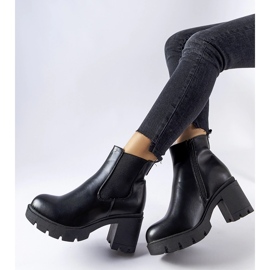 Botines negros con tacón grueso de Tobiassen 1
