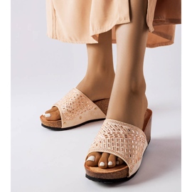 Sandalias con cuña de pedrería beige de Guymon 1
