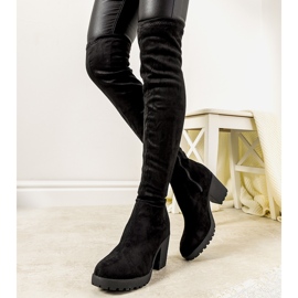 Botas negras en el poste aislado Pakunsso negro 1