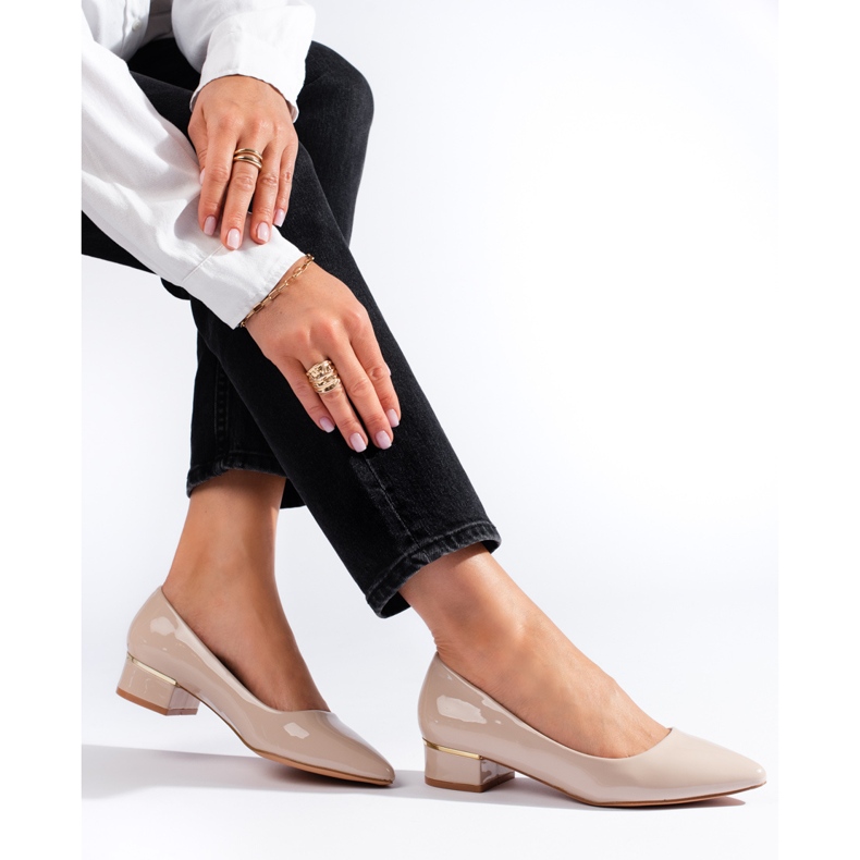 Goodin Bombas clásicas con tacones bajos. beige 1