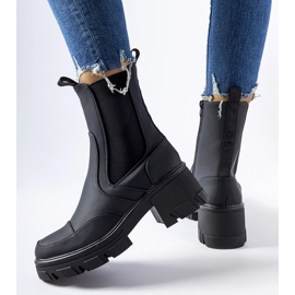 Botines negros con suela masiva de Mafalda. 1