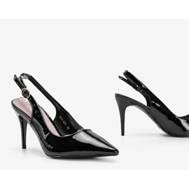 Zapatos de tacón negros lacados en un cinturón Cindy 1