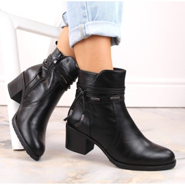 Botines de mujer Jezzi aislados de tacón alto y decoración en negro 1
