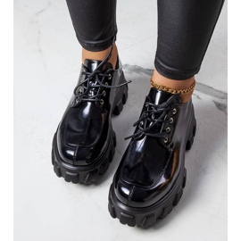 Zapatos lacados en negro de Lynn 2