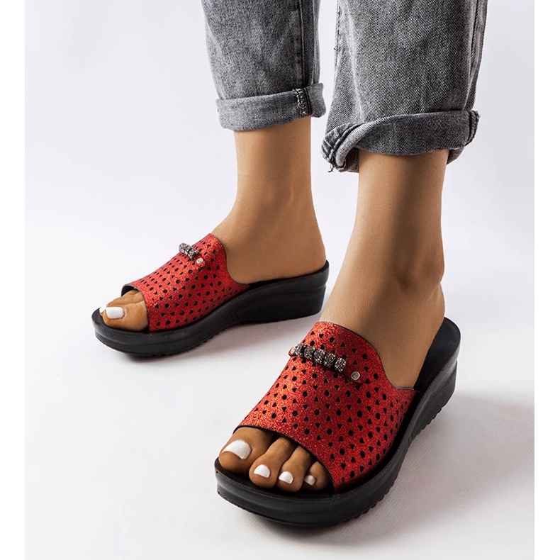 Inna Sandalias rojas con cuña brillante de Liisa negro 1