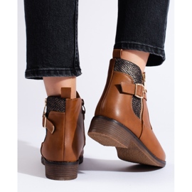 Botas cortas marrones con tacón plano de Shelovet marrón 2