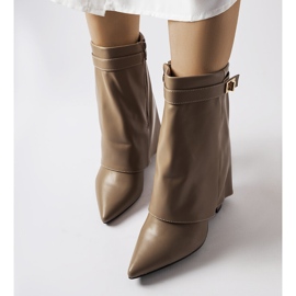 Botas marrones con parte superior vuelta de Aya marrón 2