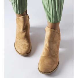 Botines beige con parte superior irregular de Busson 3