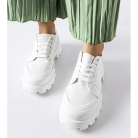 Zapatos blancos con suela Pointe maciza. 2