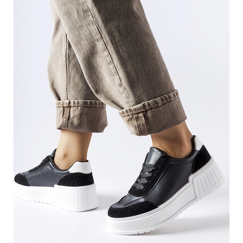 Zapatillas negras sobre plataforma gruesa Seluci. negro 2