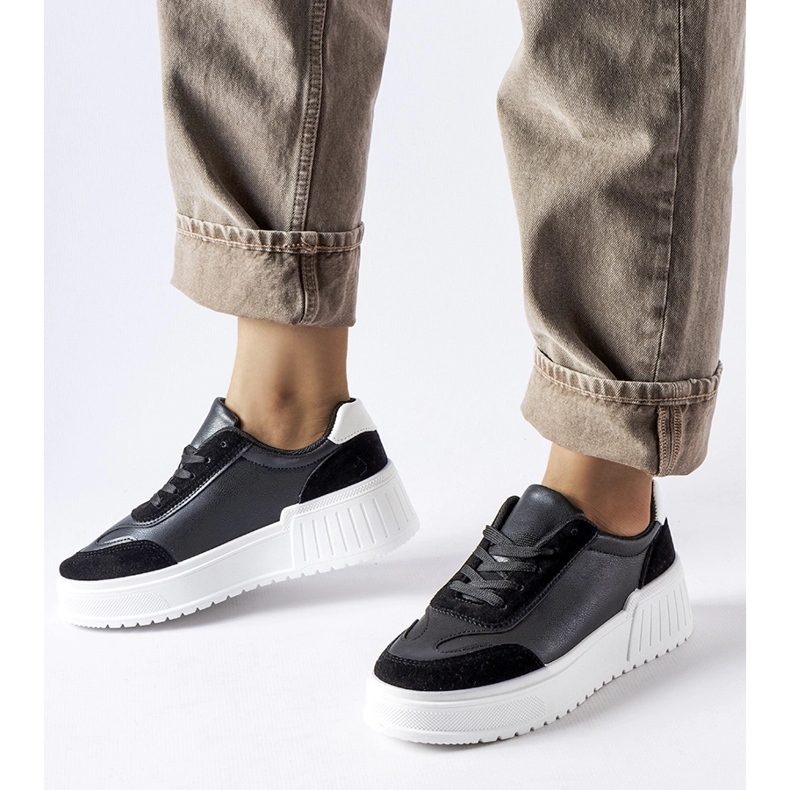 Zapatillas negras sobre plataforma gruesa Seluci. negro 1