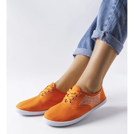 Deportivas naranjas con pedrería de Godfrey 1