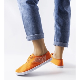 Deportivas naranjas con pedrería de Godfrey 2