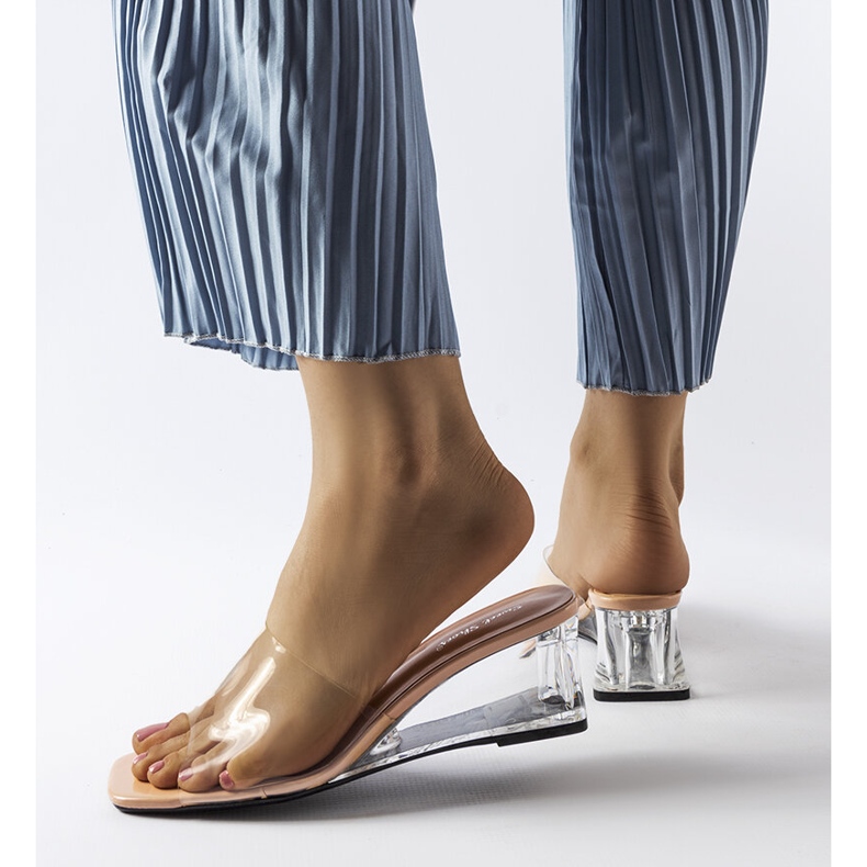 Chanclas de cuña transparentes beige de Wyatt 1