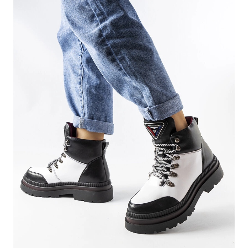 Botas aislantes en blanco y negro de Solofra 1