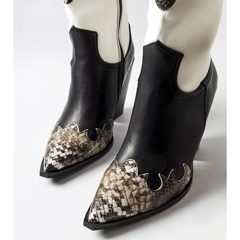 Bota cowboy semi negra y marrón con inserciones de serpiente negro 1