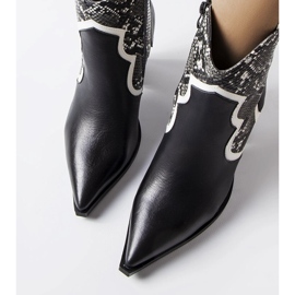 Botines negros en el post de Ezinet 1 Botines negros en el post de Ezinet 1