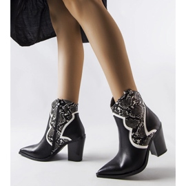 Botines negros en el post de Ezinet 2