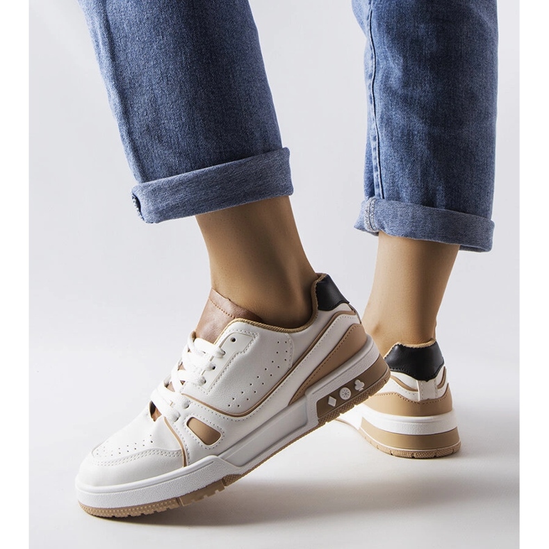 Zapatillas blancas con inserciones beige de Willson blanco 1 Zapatillas blancas con inserciones beige de Willson blanco 1