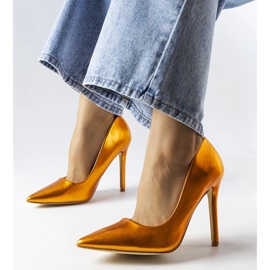 Tacones naranjas metalizados de Delis 1
