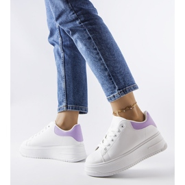 Zapatillas con plataforma blancas y moradas de Holante blanco 3