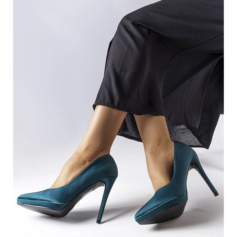 Zapatos de tacón de satén verde oscuro de Silje 1