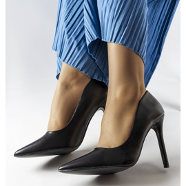 Tacones negros clásicos Delis 2