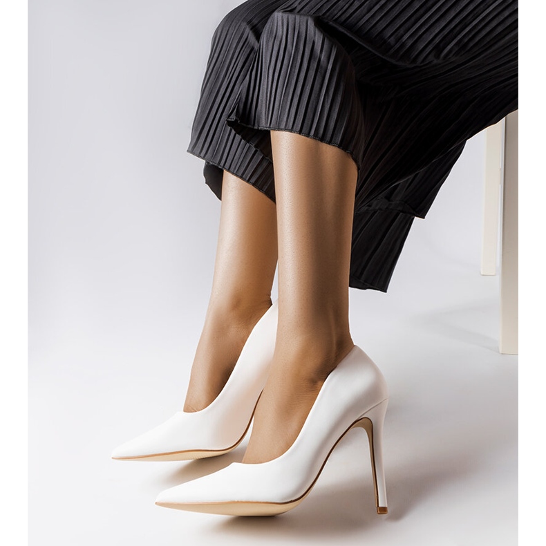 Delis tacones altos clásicos blancos 1