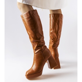 Botas marrones con una publicación masiva de Villanova marrón 2