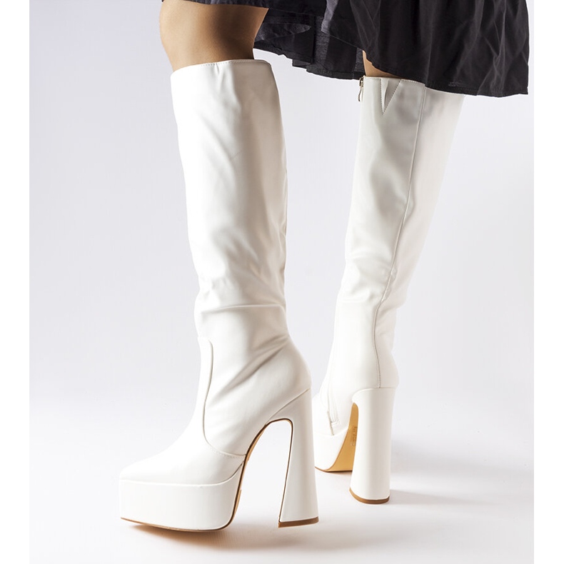 Botas blancas en una publicación masiva de Sovizzo blanco 1 Botas blancas en una publicación masiva de Sovizzo blanco 1