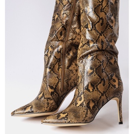 Botas tacón piel serpiente marrón carmín 2