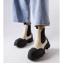 Botas slip-on beige y negras de Sibyla 1 Botas slip-on beige y negras de Sibyla 1