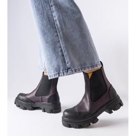 Botas slip-on negras y moradas de Sibyla. violeta 3
