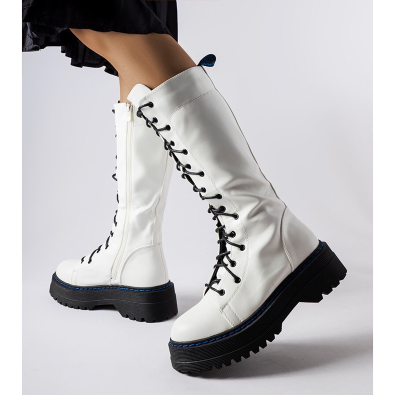 Botas aislantes blancas en la plataforma Hide. blanco 1